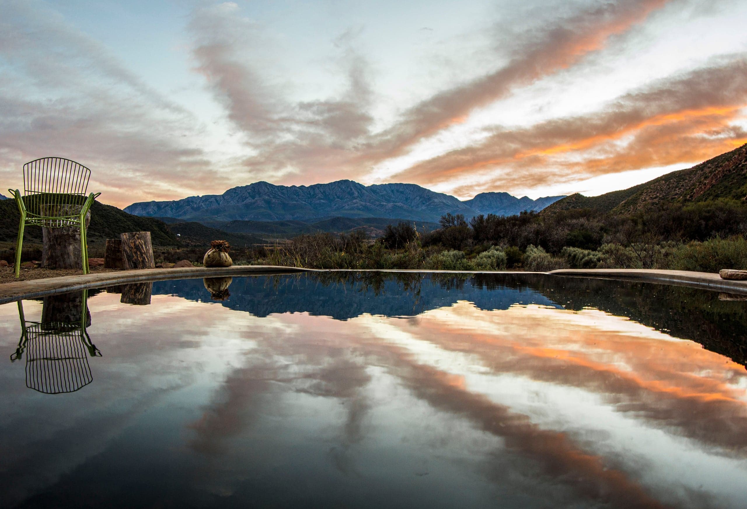 La piscine miroir au coucher du soleil